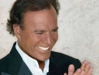 Αυτός είναι ο νόθος γιος του Χούλιο Ιγκλέσιας - Τι δέχθηκε ισπανικό δικαστήριο (φώτο)